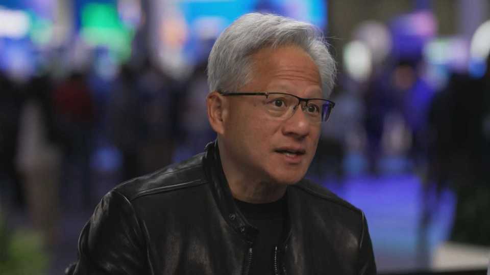 爱游戏登录入口-特朗普电话急召：黄仁勋飞往阿拉斯加追上总统专机